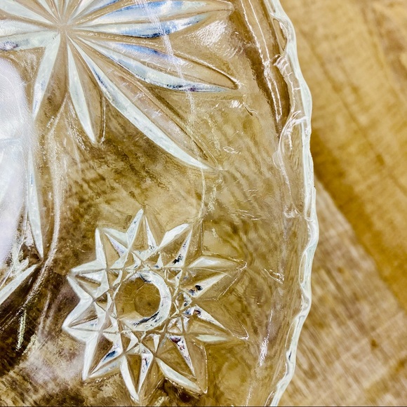 Set of 2 matching 6.5” Anchor Hocking Starburst Glass Candy Dishes Pressed Cut - Picture 11 of 11